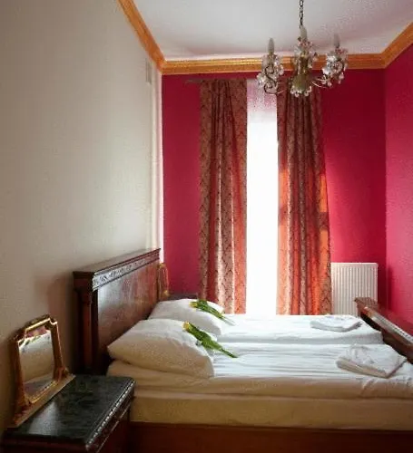 Decameron Apartment *